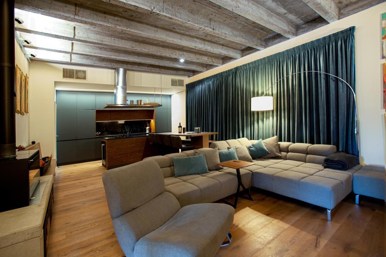 Contemporary Apartment With Fireplace & Terrace Banska Bystrica Exterior photo